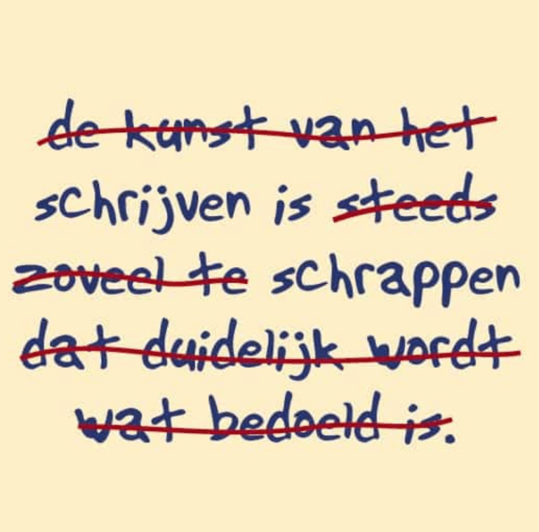 Handgeschreven notitie met doorgestreepte tekst, uiteindelijk luidend "schrijven is schrappen"
