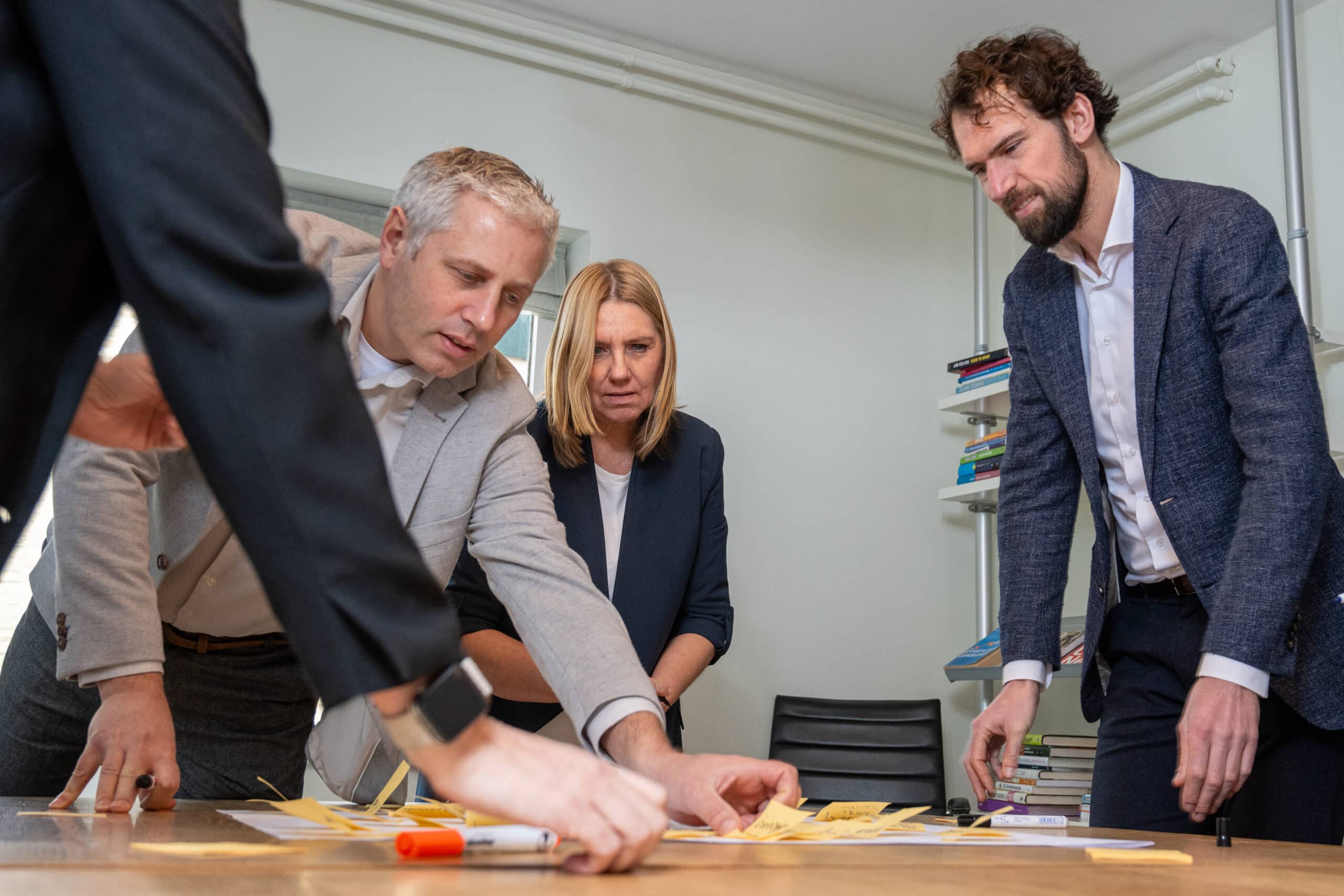 Foto Team GBBO aan het werk tijdens een workshop