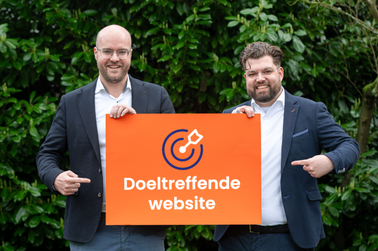 Wouter en Pieter met bord en tekst: doeltreffende website