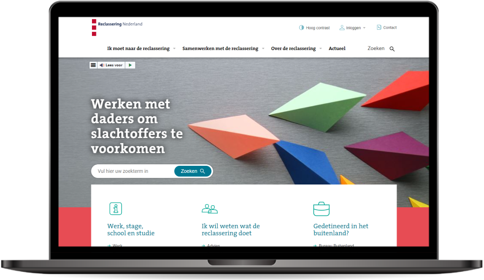 Laptop met de homepage van reclassering.nl in beeld